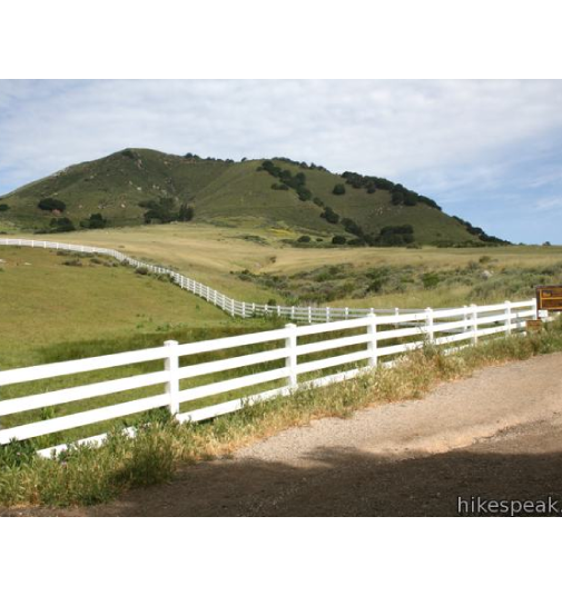 white fences and green grass at cerro 